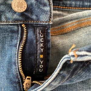 Lucky Brand size 6 skinny distressed jeans